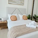Stunning Brand New 1-Br Apartment Wbig Balcony