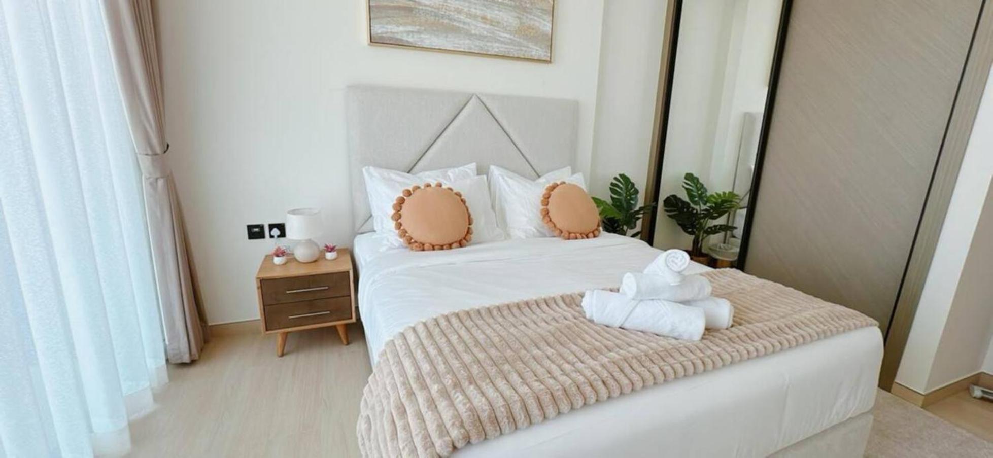Apartment Stunning Brand New 1-br Wbig Balcony