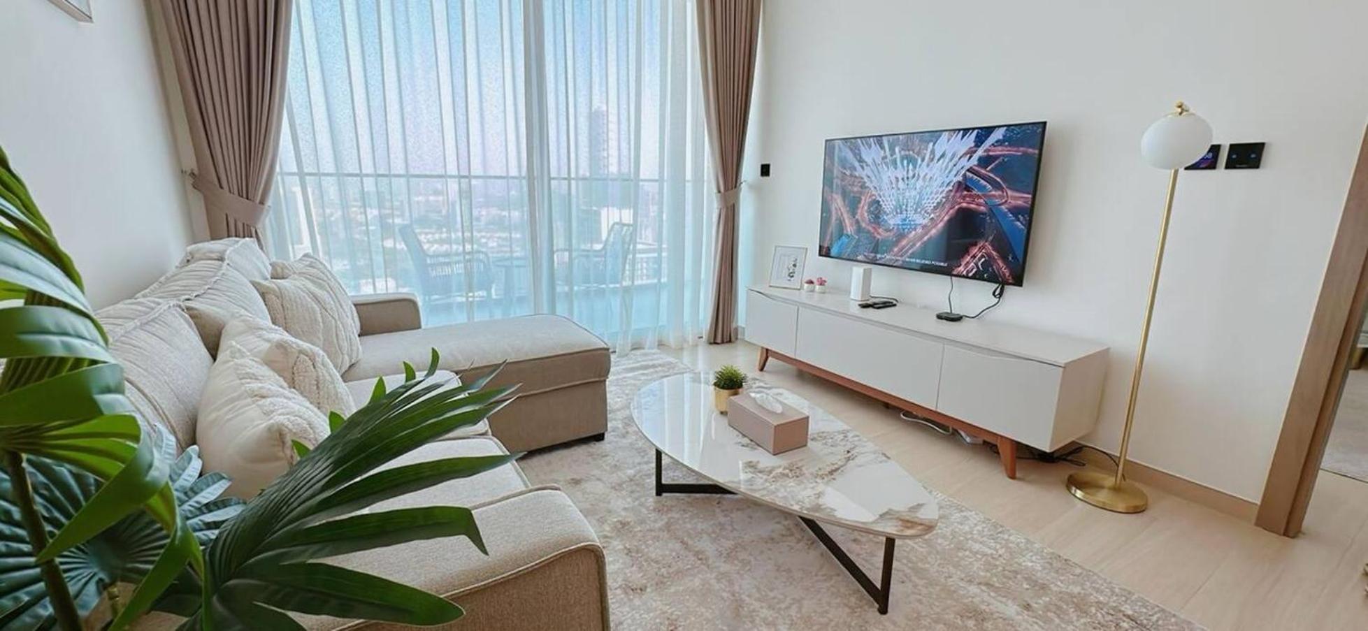 Apartment Stunning Brand New 1-br Wbig Balcony